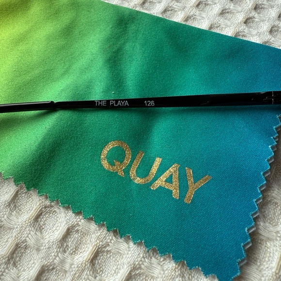 Quay Australia The Playa Black Sunglasses with Gradient Case - Picture 3 of 3